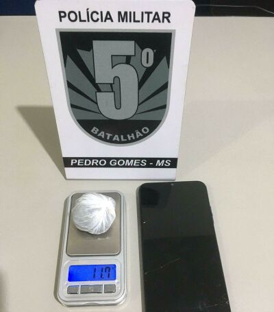 Imagem da notícia Jovem de 19 anos é preso com maconha em Pedro Gomes; Porção seria dividida com namorada